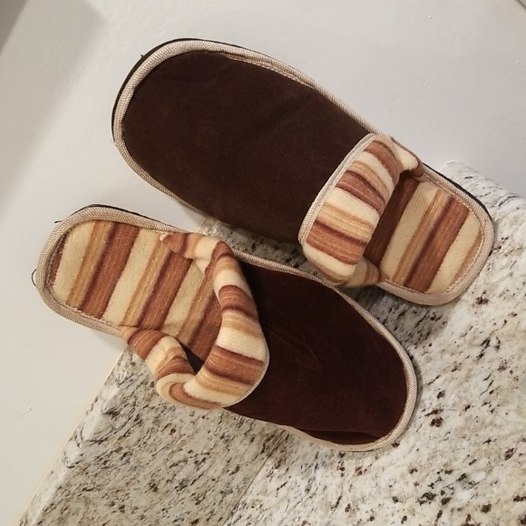 Home Slippers - Picture 3 of 7